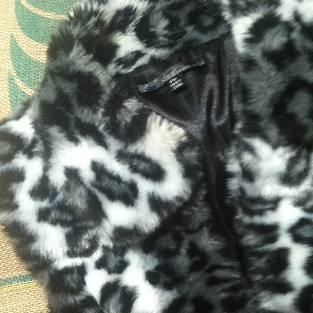 Slonl Leopard zip vest. PM.